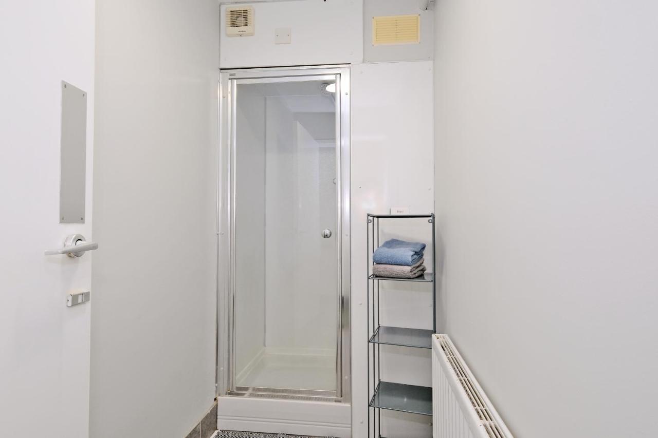 Cooper Court Apartment Абърдийн Екстериор снимка